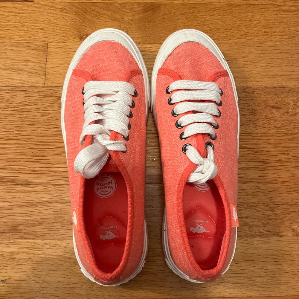 Rocket Dog Coral Sneakers with White Laces. Women’s - Size 8 - Used